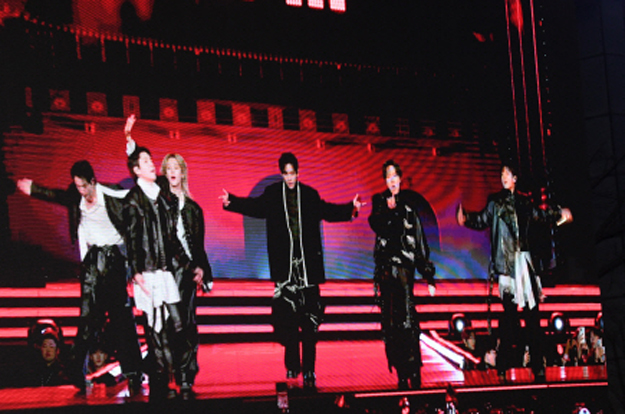 “티켓 없어도 왔다”..BTS 귀환에 보랏빛 광화문