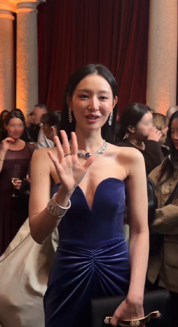 '뼈말라 합류' 김지원, 살을 얼마나 뺀거야..너무 앙상해진 몸매