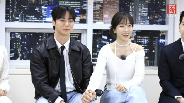 '30기 현커' 영수♥옥순, 라방 중 '꼭 잡은 두 손'..“방송 2주 만에 고백”