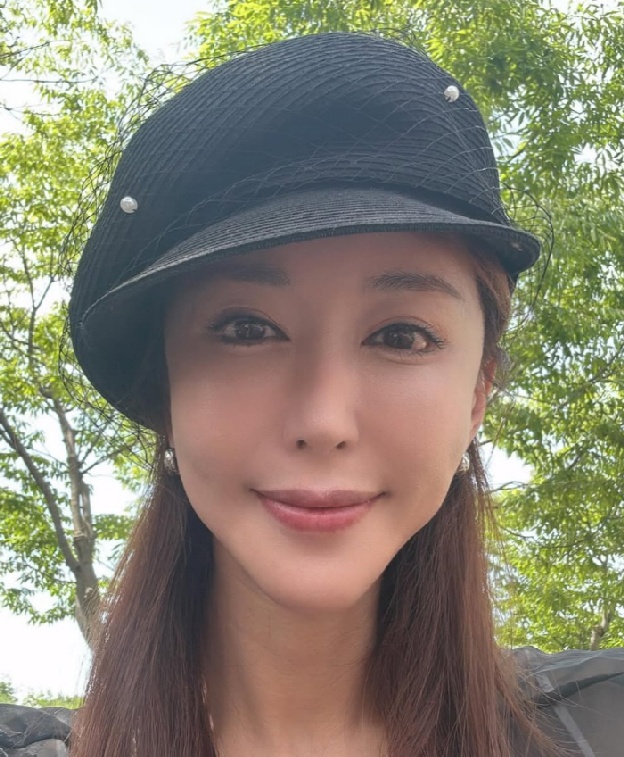 '도박 논란' 슈, 자식농사 대박...쌍둥이 딸 '국제학교 상장'에 “너무너무 잘했어!”