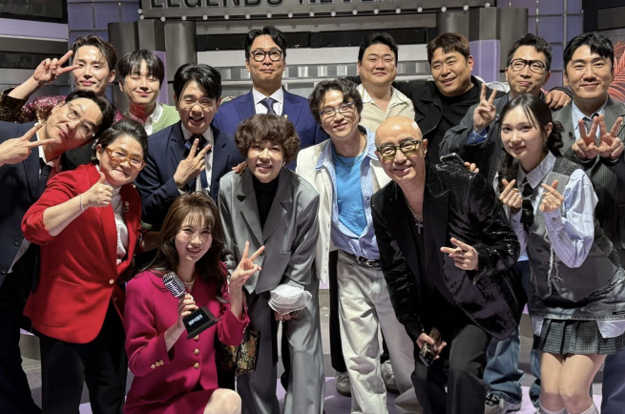 '복귀 논란' 이휘재, 오열 후 단체사진 포착..조혜련 “컴백 응원해”