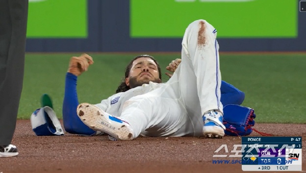 폰세, 대충격 부상! 카트에 실려 나갔다 → “여전히 고통스러워하는 모습”