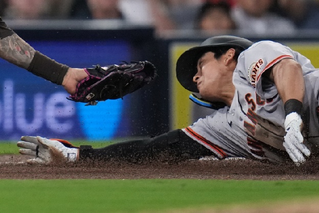 “이정후 응원 그만할까?” SF 팬들 분노 폭발…4월 타율 0.083 급추락→“9번 타자로 내려라”