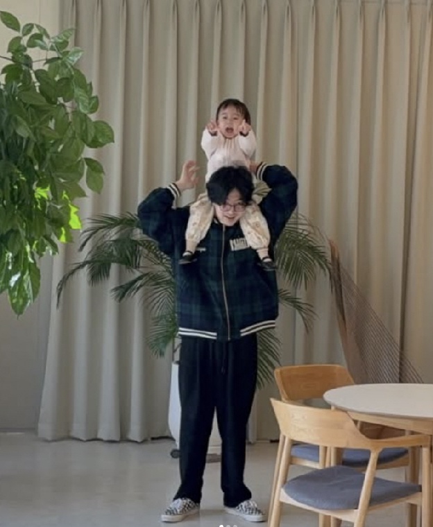 박유환, 숨겨둔 딸 공개…형 박유천도 “사랑해” 애정 듬뿍