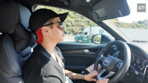 에프엑스 엠버, 팔뚝 뒤덮은 문신..美에서 자유분방한 근황