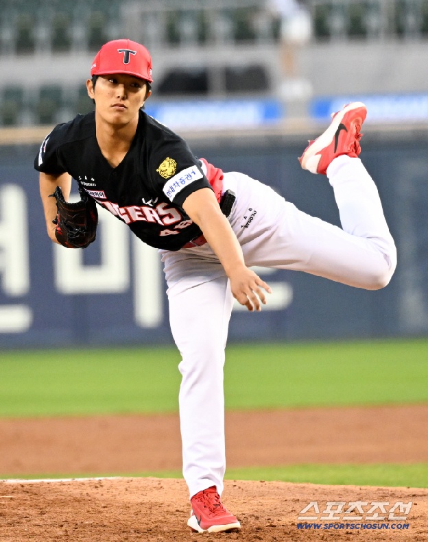 '오늘은 이의리 긁힌 날!' 156km 쾅쾅 → KKKKKKKK 위기 탈출[잠실 현장]