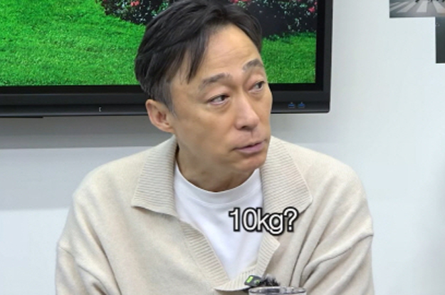 이성민, 10kg 감량 후 '수척' 확 달라진 근황..=.“먹고 살라니까” ('핑계고')