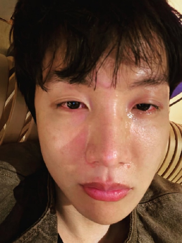 BTS 제이홉, 퉁퉁 부은 오열 셀카..“키워주신 외할머니 돌아가셔”