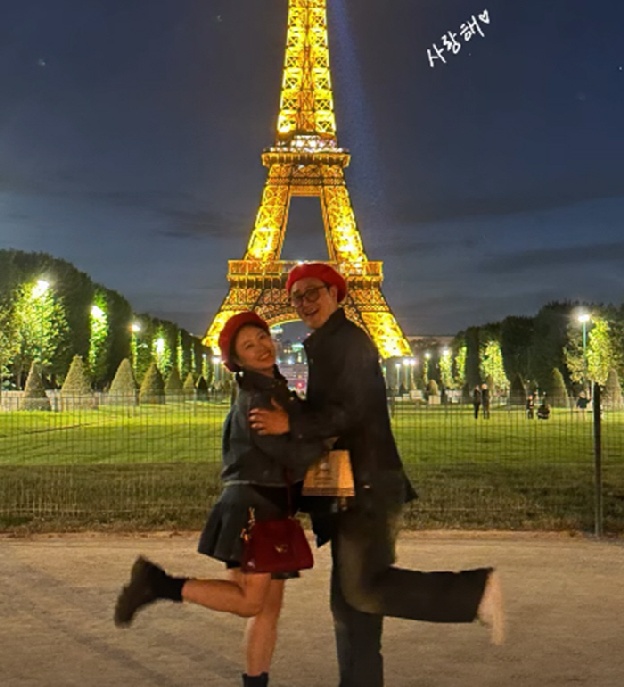 “아이 없이 살기로 했다”...심진화♥김원효, 에펠탑 앞 '행복 포옹'