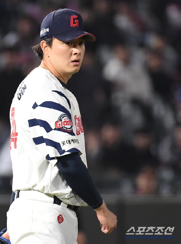 3160일 만에 데뷔 첫 승! 현도훈 감격승+김원중 부활! → 롯데, 5-4 키움 꺾고 연패 끝 [부산 현장]