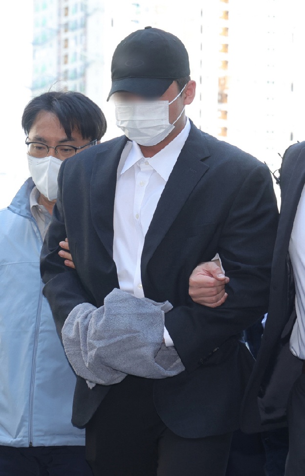 [속보] ‘김창민 감독 상해치사’ 피의자 2명 구속…사건 발생 197일 만