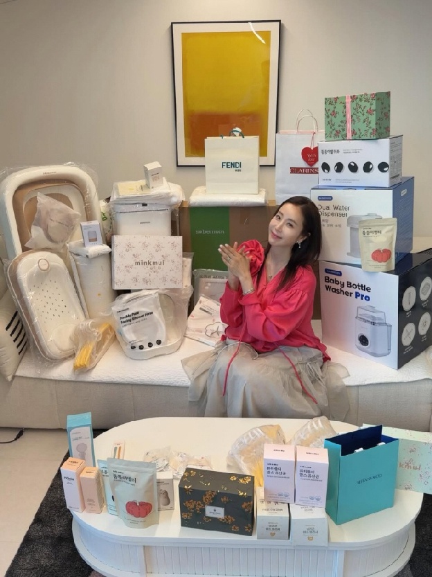 한다감, 47세 첫 임신 후 선물 한가득 “연예계 최고령 산모..책임감 생겨”