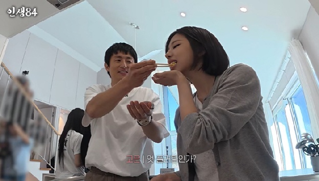 기안84, '16살 연하' 김고은과 데이트…“스테로이드라도 맞겠다” 의욕 활활