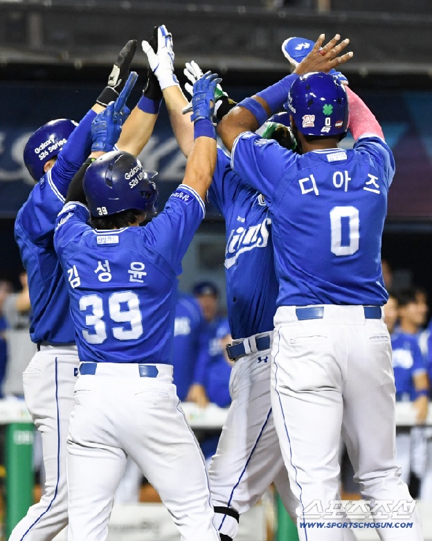 전병우 만루홈런! 삼성 4373일 만에 8연승으로 2위 압수 → LG 3연패 3위로 내려앉아 [잠실 현장]