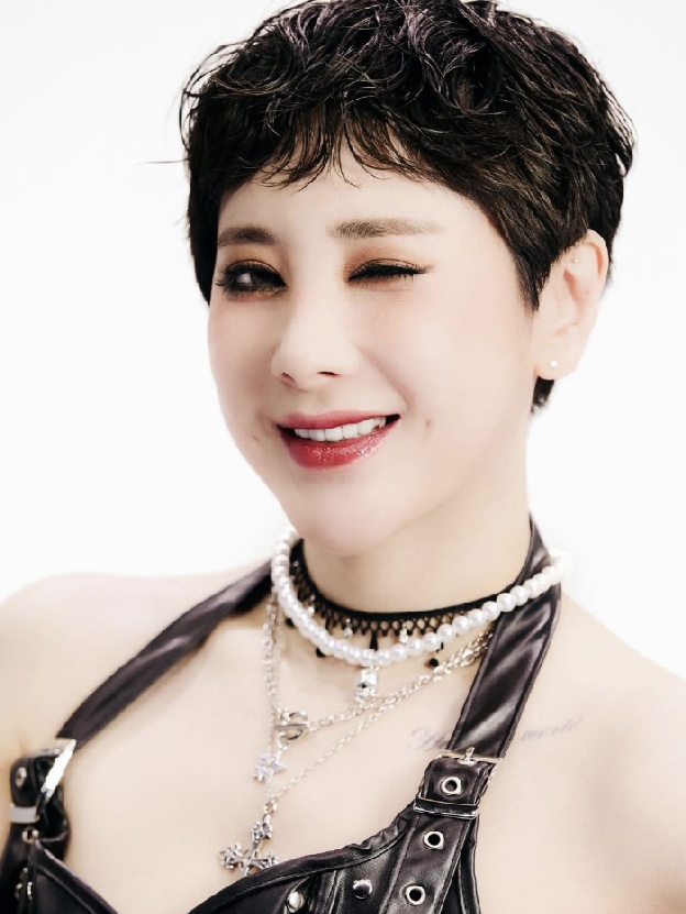 젠지는 왜 '돌아온 탕아' 서인영에 열광하나