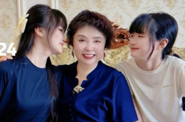 60세 때 쌍둥이 '기적' 출산 여성 “100살 넘게 살고 싶다”