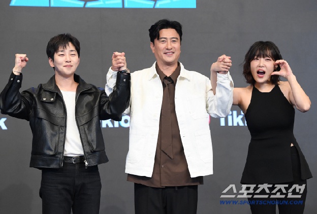 “북중미 월드컵 못하면 욕할 것”..'티키타카쇼' 안정환 틱톡 첫 롱폼 예능 성공할까