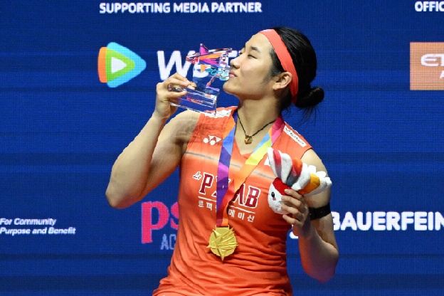'금맥 또 터졌다' 안세영, 싱가포르오픈 2년만에 정상 탈환…'일본 라이벌' 야마구치 완파 '3연속 金·金·金', 상대전적 4연승
