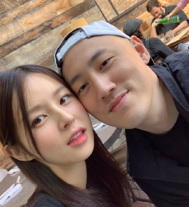 '두산家 며느리' 조수애, 결혼 8년차 맞아?..“오빠 30대 시절” 신혼 같은 투샷