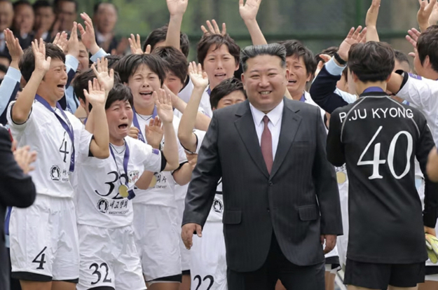 김정은 격려에 '무표정' 내고향여자축구단, 감격의 눈물 펑펑...'北 최고 자부심' 여자축구 '간부학교' 창립기념식서 시범경기