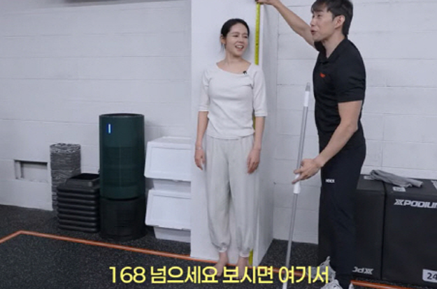 한가인, 170cm 루머에 억울했나..결국 맨발로 '168.7cm' 실제 키 검증