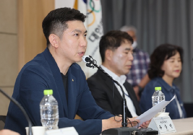 유승민 대한체육회장 “잠실 일부 시위대, 핸드볼 유소녀선수 소지품 수색에 분노,강력 대처할 것...체육인 생존권 위한 공권력 개입 요청”[기자회견 현장]