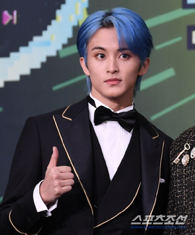 NCT 출신 마크, '인종차별 티셔츠' 논란에 즉각 사과...“역사적 의미 인지 못했다”