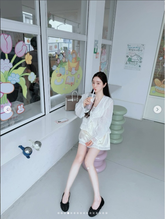 홍수아, 다리 길이 AI 합성인줄…1일 2밀크티에도 '뼈말라' 몸매