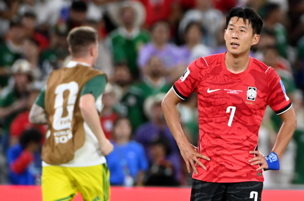 '월드컵 32강 무산' 한국 축구, FIFA 랭킹 25위→32위 7계단 추락, 4년만에 최저치