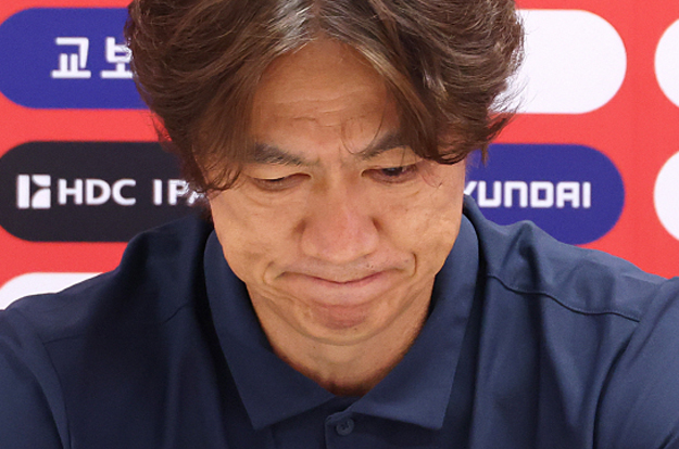 “대표팀 감독 자리 내려놓습니다” 홍명보 자진사퇴, 월드컵 32강 탈락한지 하루만..한국 축구, 거센 후폭풍 예고