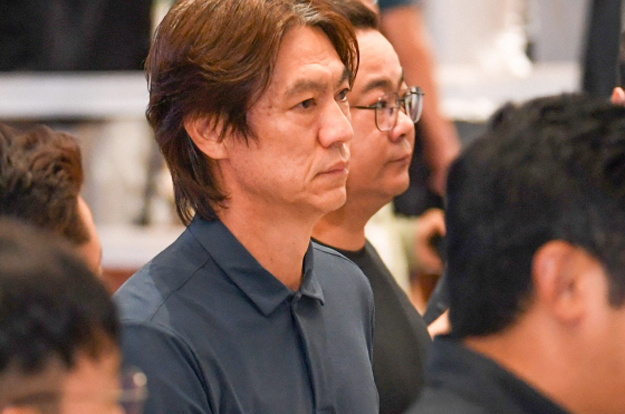 “경악!” '홍명보 감독, 살해 협박에 안전 우려 제기' 외신 '작심 발언' 터졌다…'韓 역사상 최고 선수→국가대표 캡틴의 아이러니한 장면'