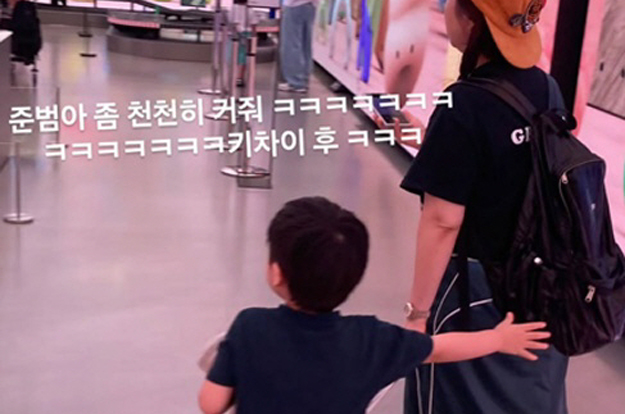 “엄마 키 다 따라왔네” 153cm 홍현희, 훌쩍 큰 준범이 뒷모습에 '깜짝'