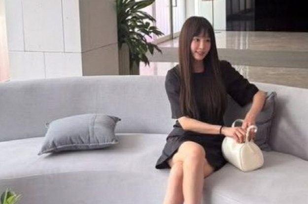 강예원, '父 11억 빚' 고백하더니 中서 포착..1억 팔로워 왕홍 라이브 깜짝 등장