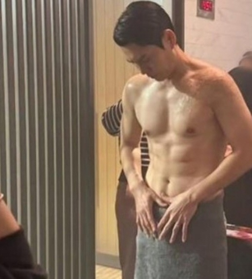 '김부장' 빌런 주상욱, 냉탕서 선명한 복근 공개…49세 안 믿기네