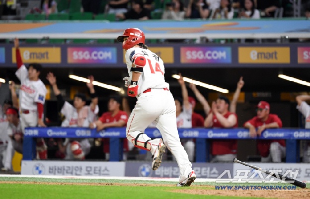 '韓 역사상 최초' 최정, 11시즌 연속 20홈런 대기록 금자탑[인천 레코드]
