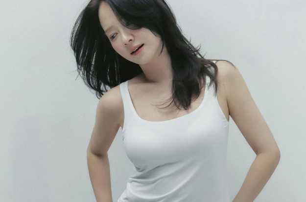 CEO 송지효, 속옷만 입고 직접 모델로..배꼽 드러낸 파격 자태