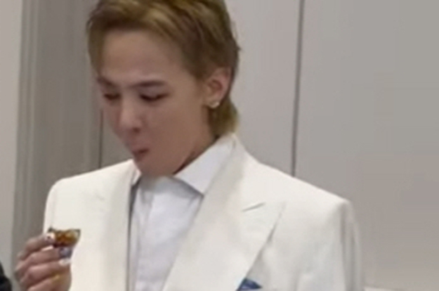 지드래곤, 유네스코 연설 끝나니 '인간 권지용'..K-디저트 호두과자 한입에