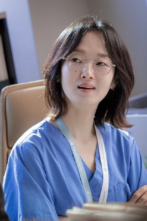 [줌人] 이봉련이 그리는 서정민 교수..이익준·채송화와 절친 동기였다