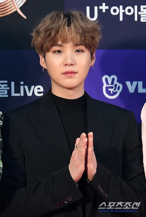 [이슈] 슈가, 조용한 소집해제…군백기 끝난 BTS, 다음 스텝은