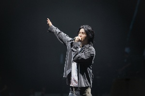 [이슈] '50억 기부' BTS 슈가, 또 미담…“정체 숨긴채 봉사활동, 지각 1번도 안해”