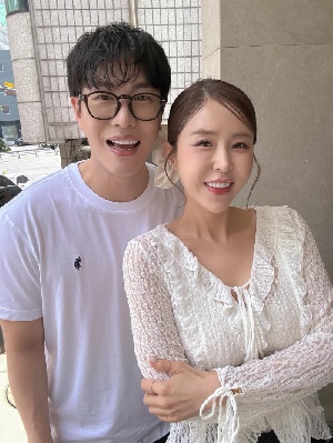 [이슈] '신지♥' 문원, 트랜스젠더 DM 누명 벗었다 “남자시절부터 알고지내”