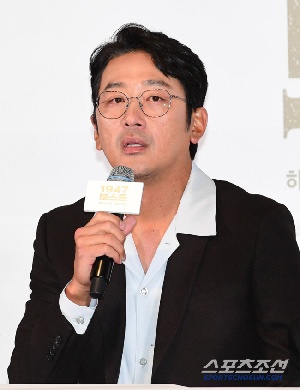 [이슈] “변기·최음제”…'작명가' 하정우, 유머 대신 논란만 남았다