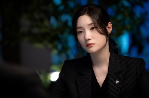 [줌人] ‘에스콰이어’ 정채연, 묵직한 존재감 제대로 발휘했다
