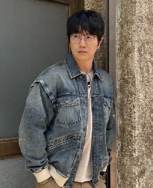 [이슈] '성시경 가족같던' 매니저, 티켓 빼돌려 수억 횡령 폭로 “새발의 피”