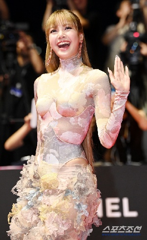 [이슈] 블랙핑크 리사, 진짜 '디즈니 공주' 된다…'라푼젤' 유력 후보