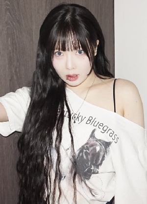 [이슈] 현아, “공연 중 기절 미안” 사과에도 악플…살 쪄도 빼도 난리