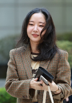 [이슈] 민희진, 법정서 오열…방시혁 구애→해임 과정에 “억울해 미칠 것 같아”