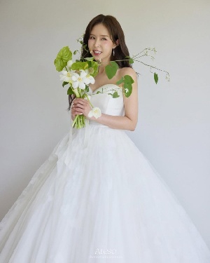 '5월의 신부' 신지, ♥문원과 결혼식 앞두고…순백의 웨딩 화보[SC이슈]